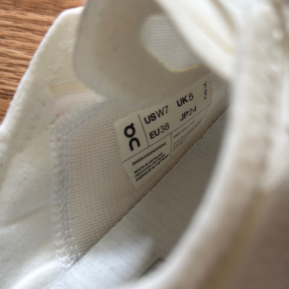 On Running Cream Cloud Sneakers - Picture 7 of 8